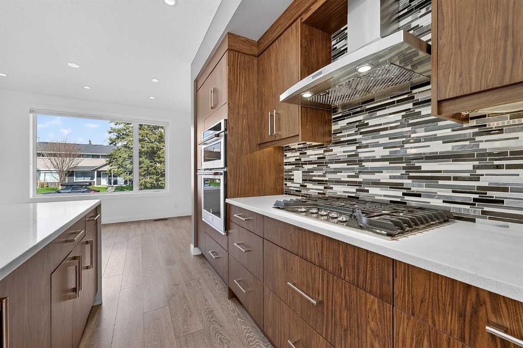 935 Regal Crescent Ne, Calgary, AB - Indoor Photo Showing Kitchen
