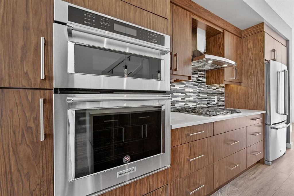 935 Regal Crescent Ne, Calgary, AB - Indoor Photo Showing Kitchen With Stainless Steel Kitchen