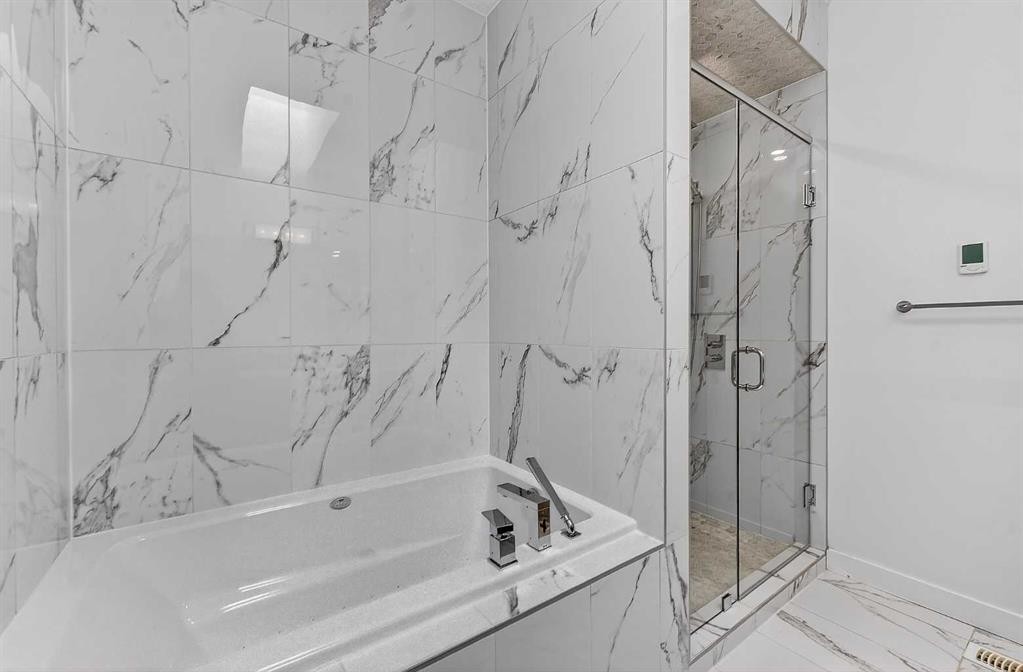 935 Regal Crescent Ne, Calgary, AB - Indoor Photo Showing Bathroom