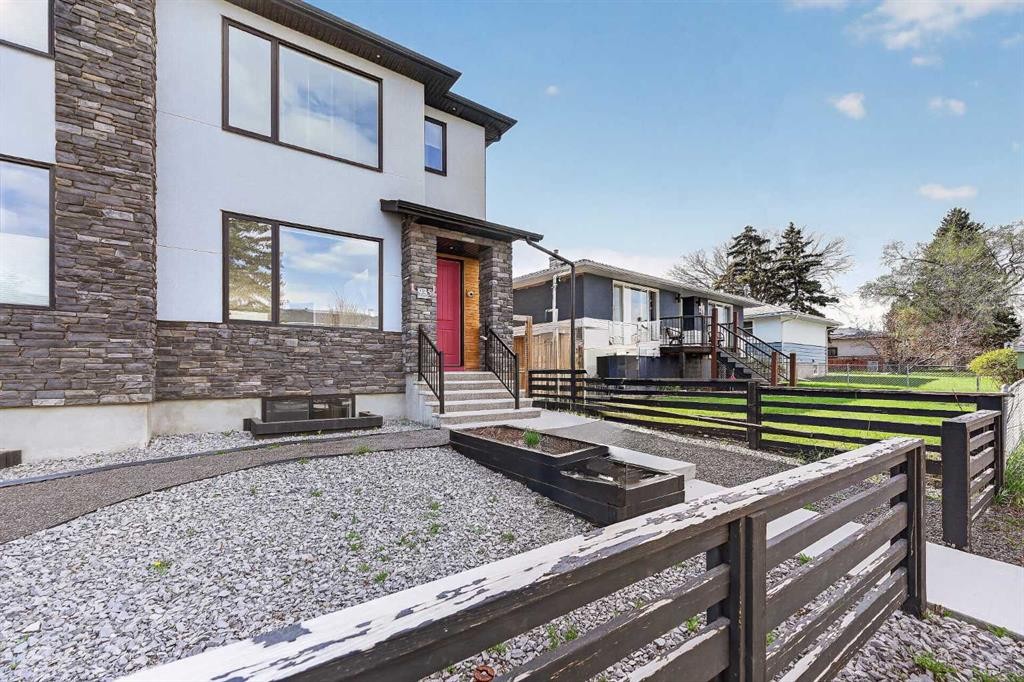 935 Regal Crescent Ne, Calgary, AB - Outdoor
