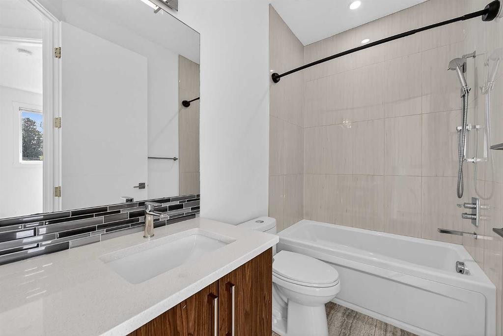 935 Regal Crescent Ne, Calgary, AB - Indoor Photo Showing Bathroom