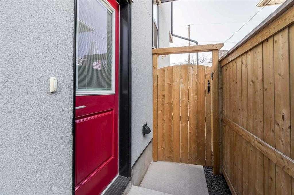 935 Regal Crescent Ne, Calgary, AB - With Exterior