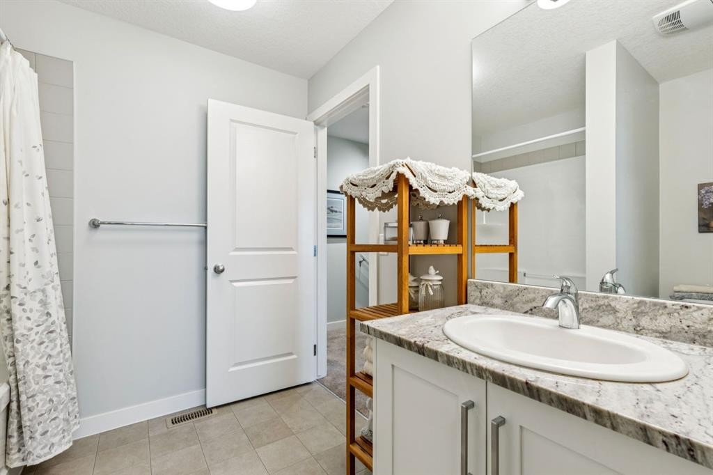 1502 Jumping Pound Common, Cochrane, AB - Indoor Photo Showing Bathroom