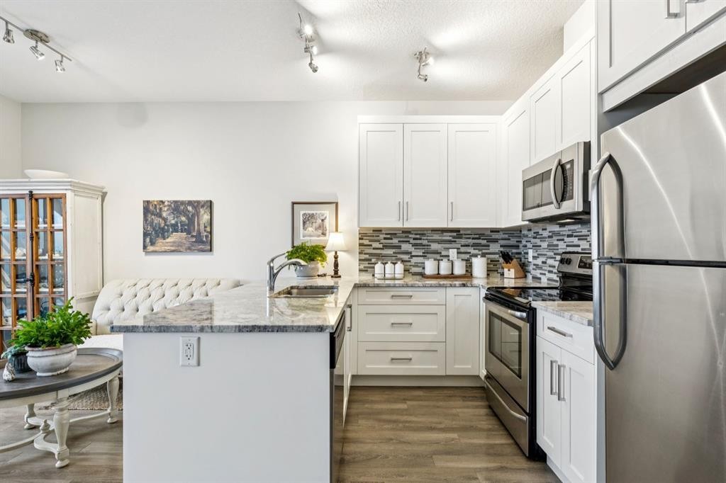 1502 Jumping Pound Common, Cochrane, AB - Indoor Photo Showing Kitchen With Stainless Steel Kitchen With Upgraded Kitchen