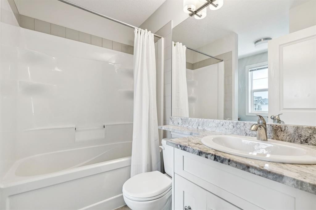 1502 Jumping Pound Common, Cochrane, AB - Indoor Photo Showing Bathroom