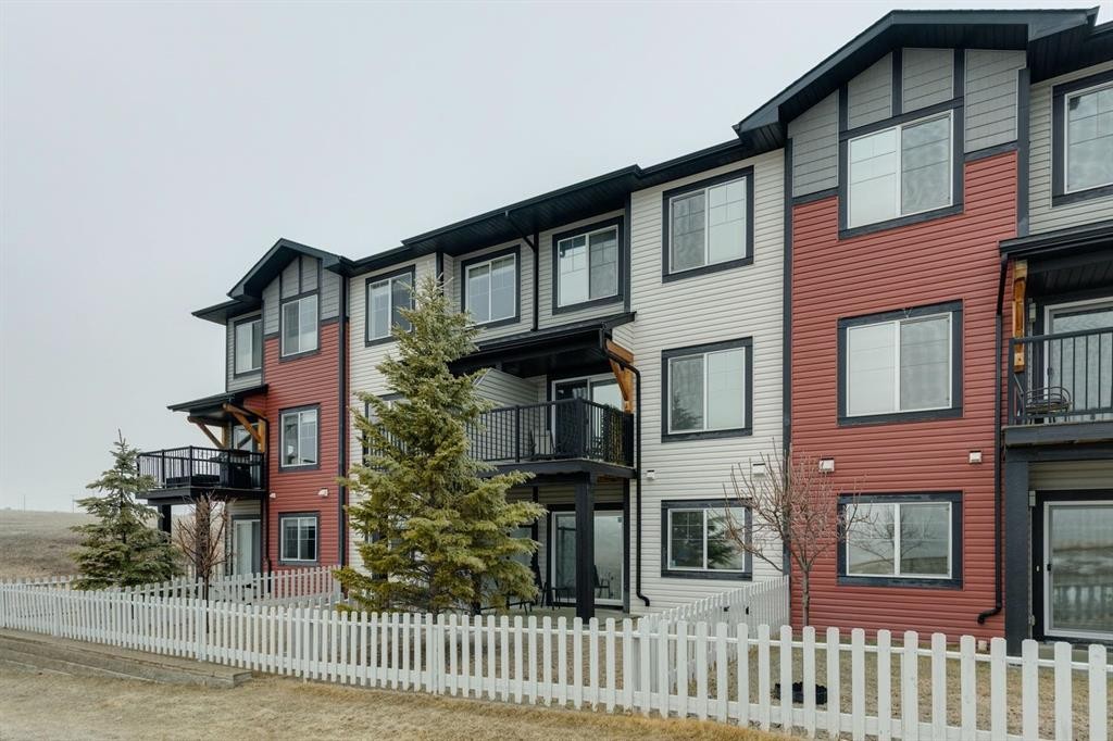 1502 Jumping Pound Common, Cochrane, AB - Outdoor