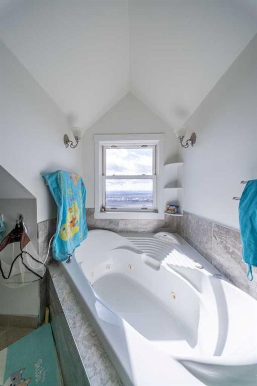 39 Slopes Grove Sw, Calgary, AB - Indoor Photo Showing Bathroom