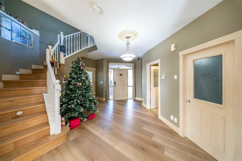 39 Slopes Grove Sw, Calgary, AB - Indoor Photo Showing Other Room