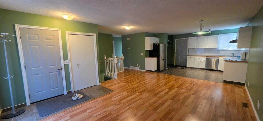 235 Fallswater Road Ne, Calgary, AB - Indoor Photo Showing Kitchen