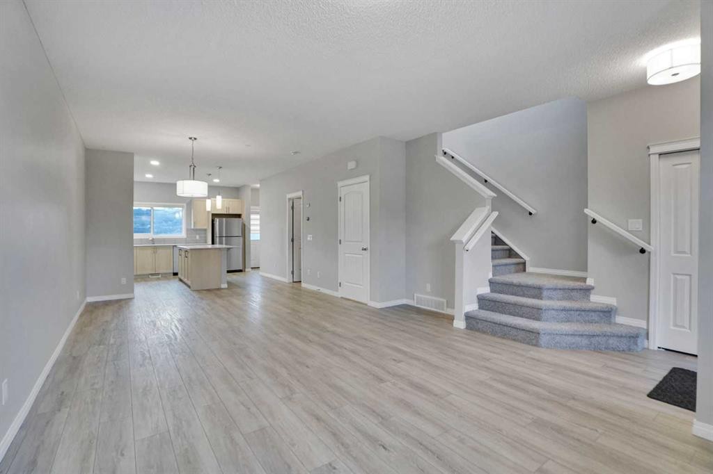 667 Wolf Willow Boulevard Se, Calgary, AB - Indoor