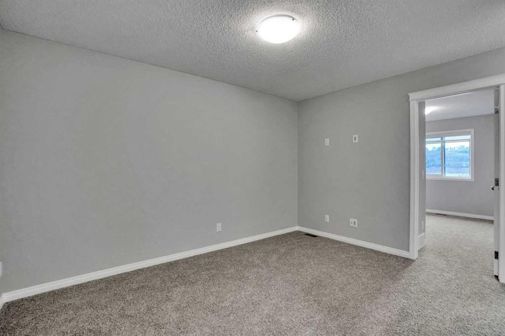 667 Wolf Willow Boulevard Se, Calgary, AB - Indoor Photo Showing Other Room