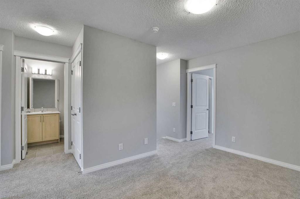 667 Wolf Willow Boulevard Se, Calgary, AB - Indoor Photo Showing Other Room