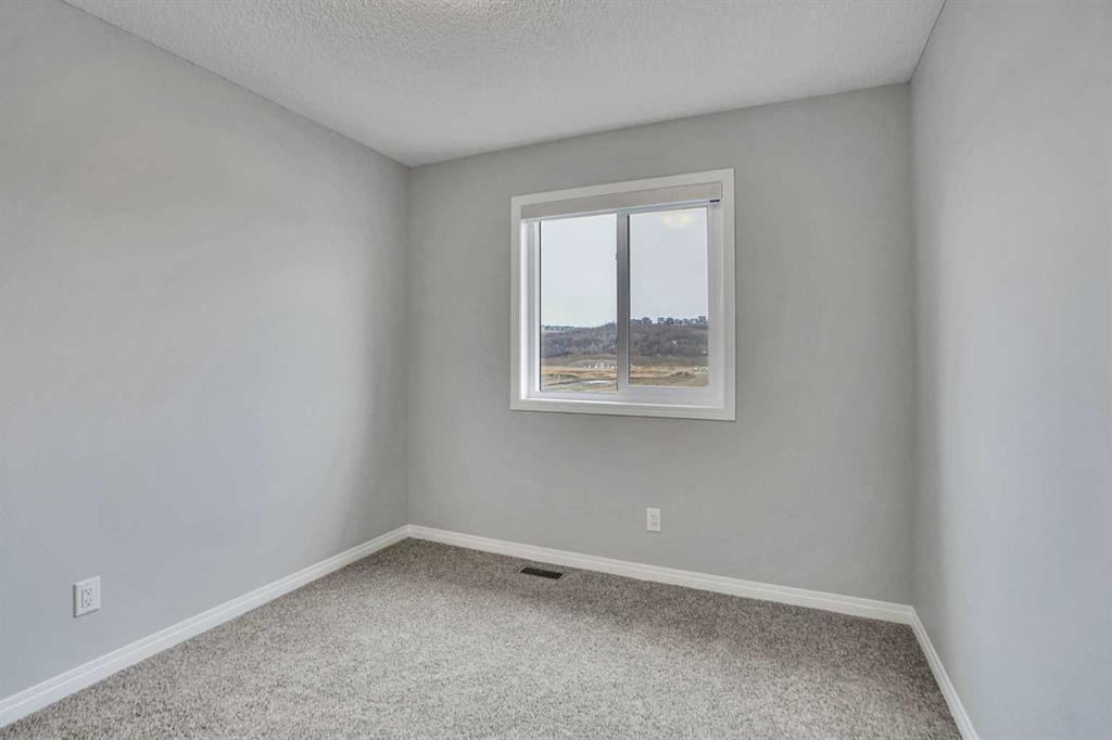 667 Wolf Willow Boulevard Se, Calgary, AB - Indoor Photo Showing Other Room