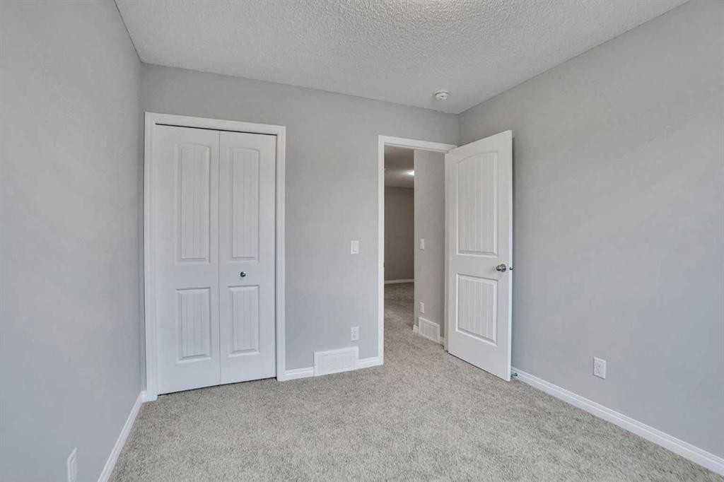 667 Wolf Willow Boulevard Se, Calgary, AB - Indoor