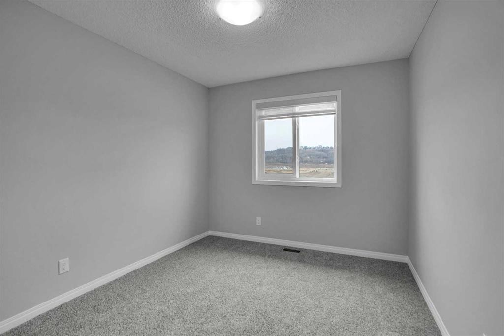 667 Wolf Willow Boulevard Se, Calgary, AB - Indoor Photo Showing Other Room