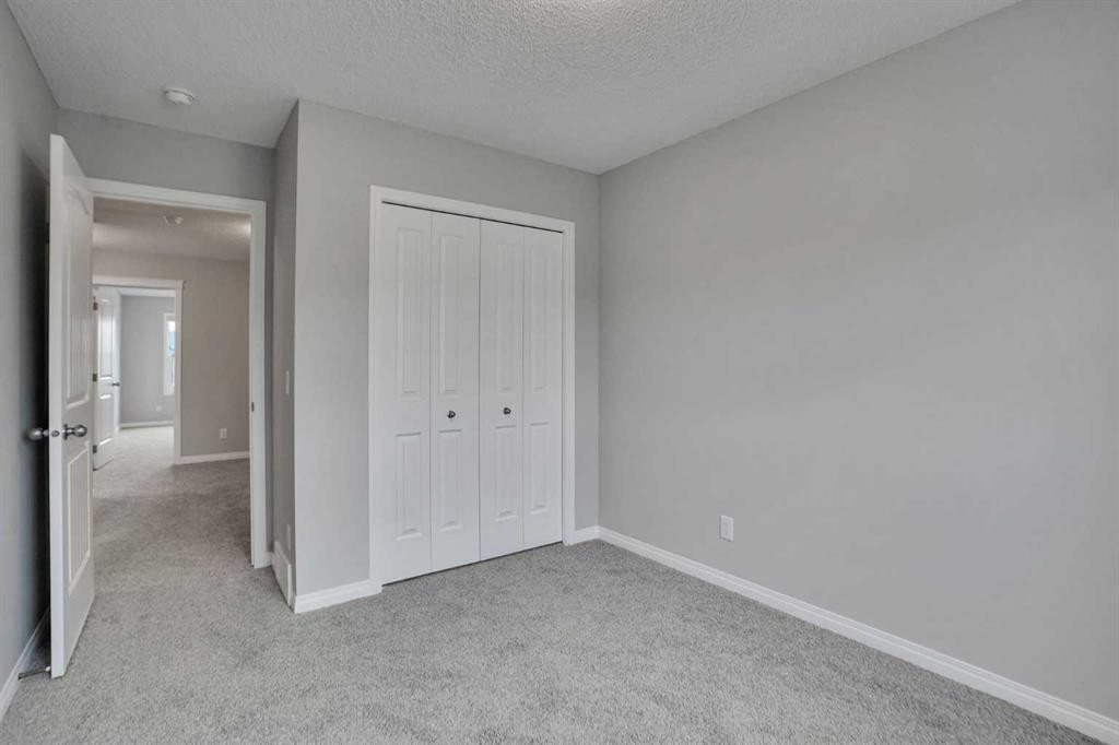 667 Wolf Willow Boulevard Se, Calgary, AB - Indoor
