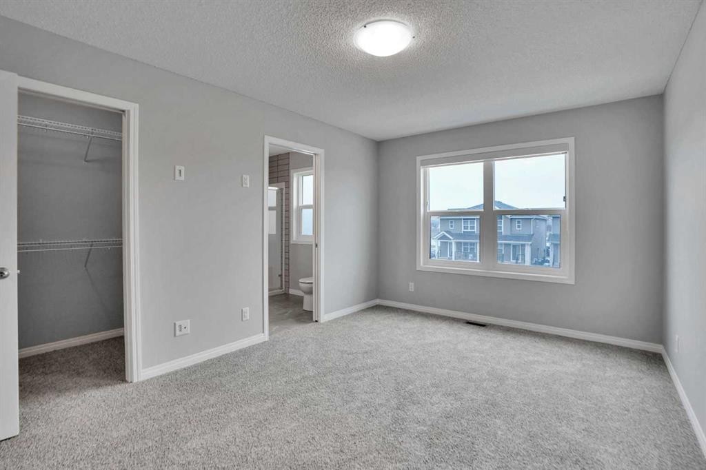 667 Wolf Willow Boulevard Se, Calgary, AB - Indoor Photo Showing Other Room