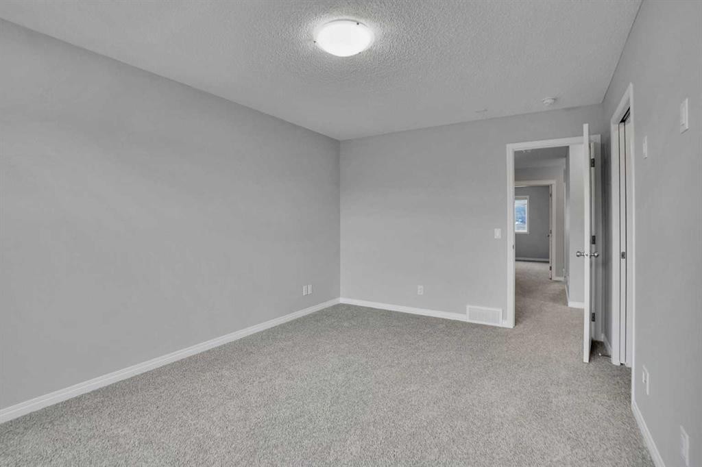 667 Wolf Willow Boulevard Se, Calgary, AB - Indoor Photo Showing Other Room