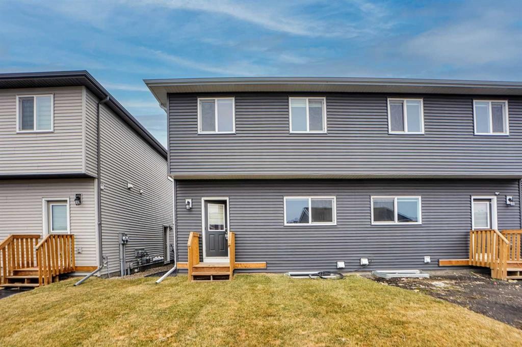 667 Wolf Willow Boulevard Se, Calgary, AB - Outdoor With Exterior