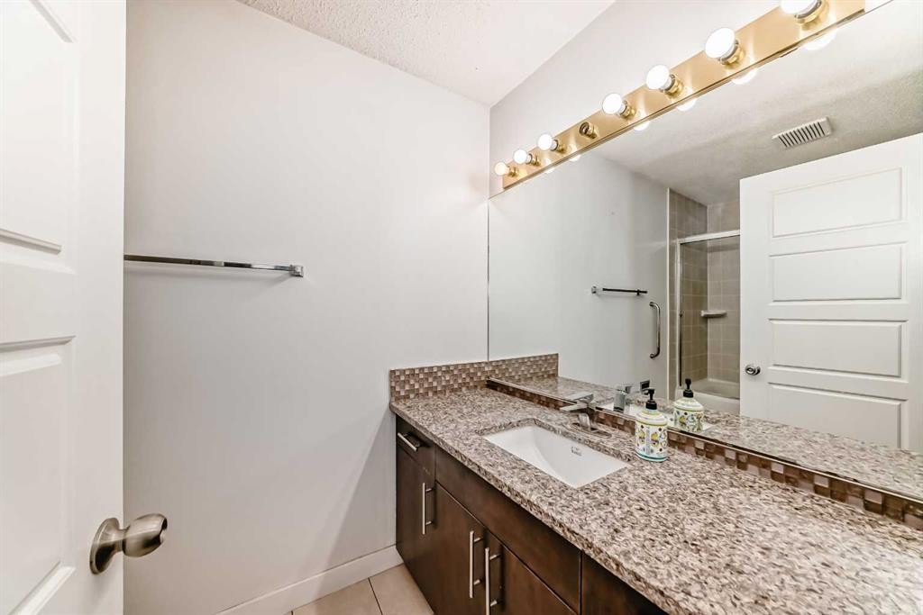 130 Pinemeadow Road Ne, Calgary, AB - Indoor Photo Showing Bathroom