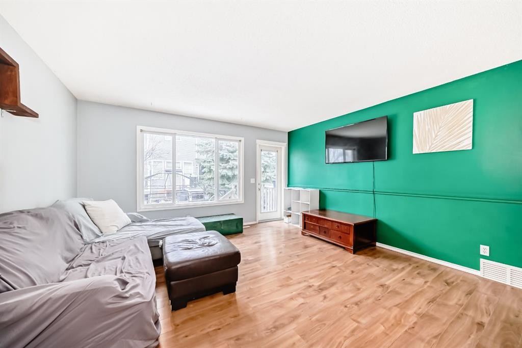 213 Hillvale Crescent, Strathmore, AB - Indoor