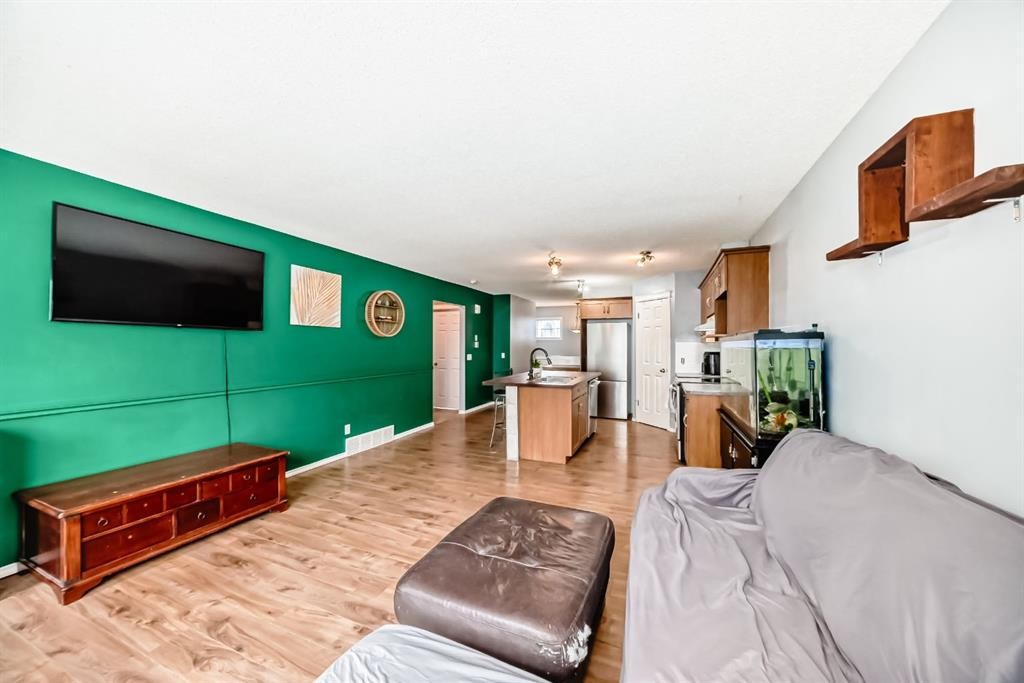 213 Hillvale Crescent, Strathmore, AB - Indoor