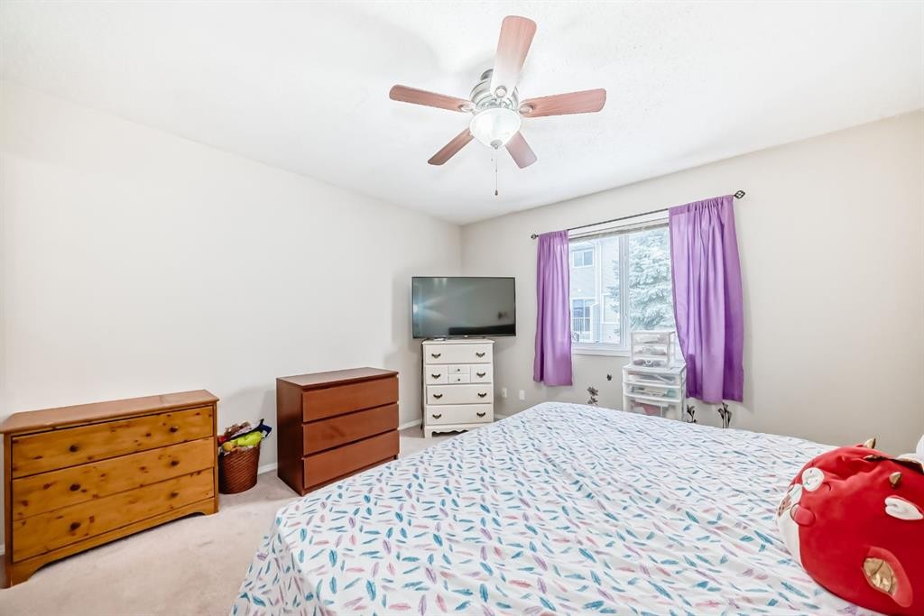213 Hillvale Crescent, Strathmore, AB - Indoor Photo Showing Bedroom