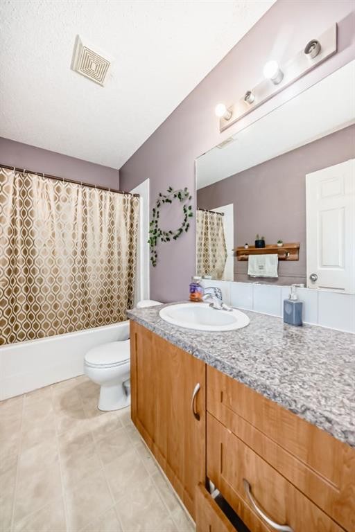 213 Hillvale Crescent, Strathmore, AB - Indoor Photo Showing Bathroom