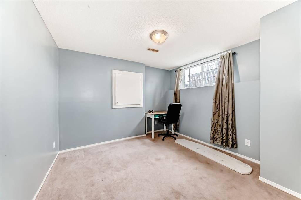 213 Hillvale Crescent, Strathmore, AB - Indoor Photo Showing Other Room