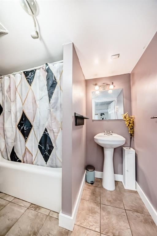 213 Hillvale Crescent, Strathmore, AB - Indoor Photo Showing Bathroom