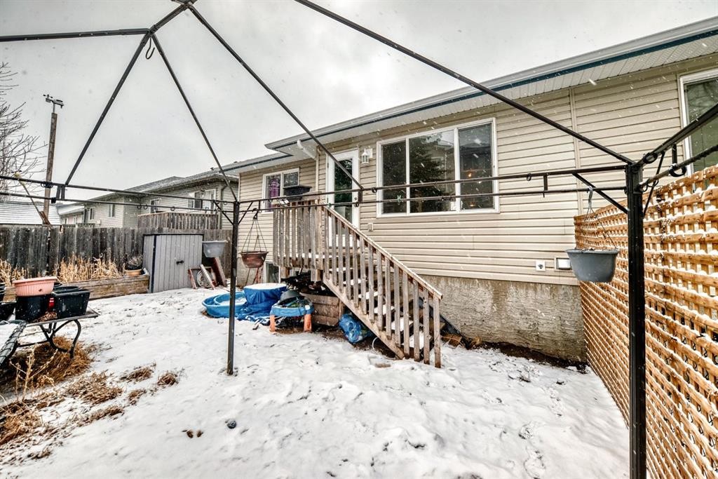 213 Hillvale Crescent, Strathmore, AB -