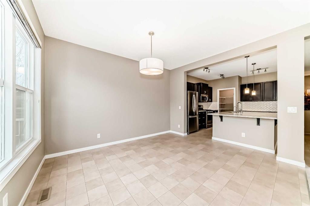 144 Auburn Glen Close Se, Calgary, AB - Indoor Photo Showing Kitchen
