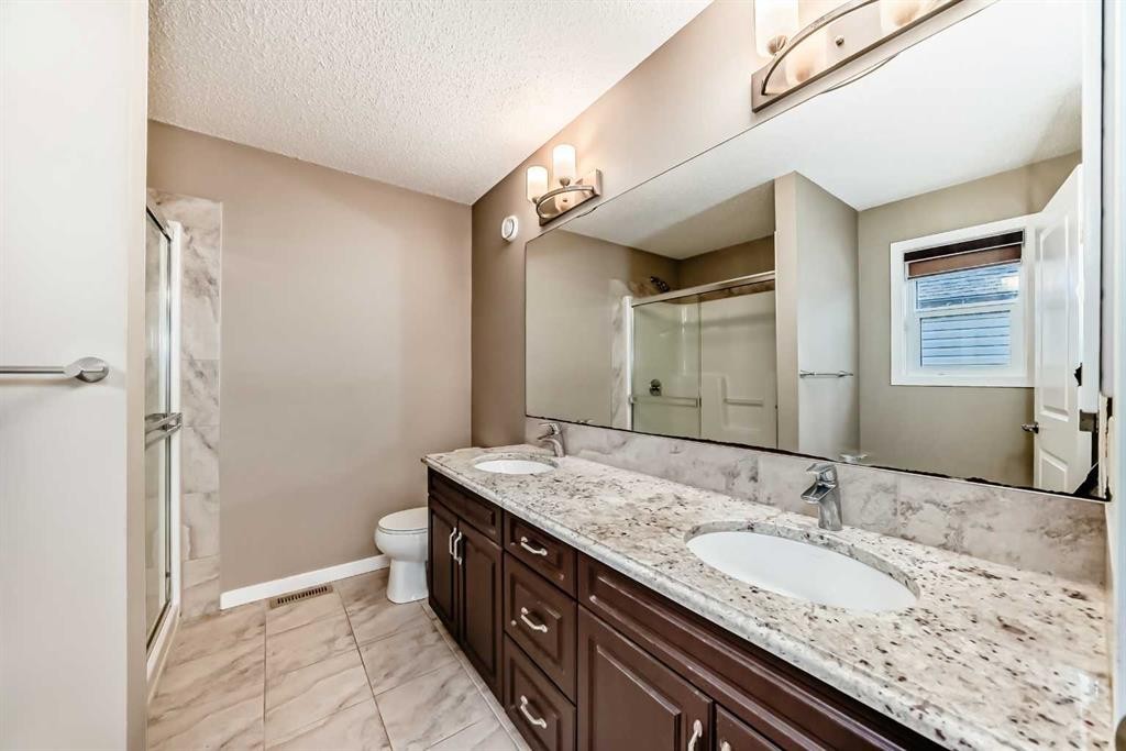 144 Auburn Glen Close Se, Calgary, AB - Indoor Photo Showing Bathroom