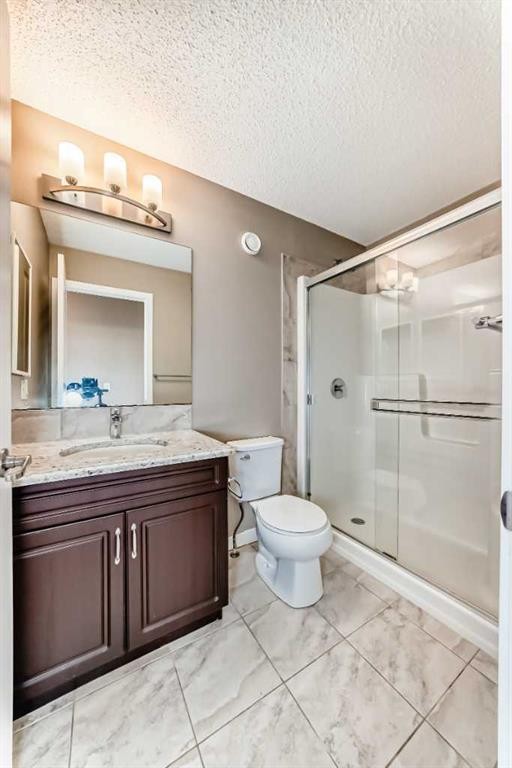 144 Auburn Glen Close Se, Calgary, AB - Indoor Photo Showing Bathroom