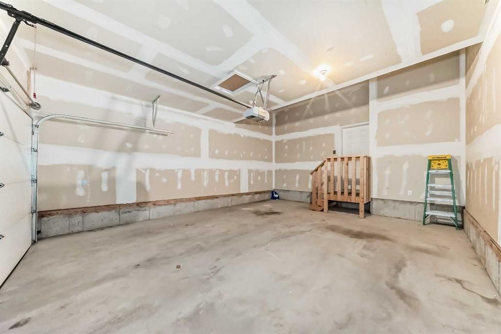 144 Auburn Glen Close Se, Calgary, AB - Indoor Photo Showing Garage