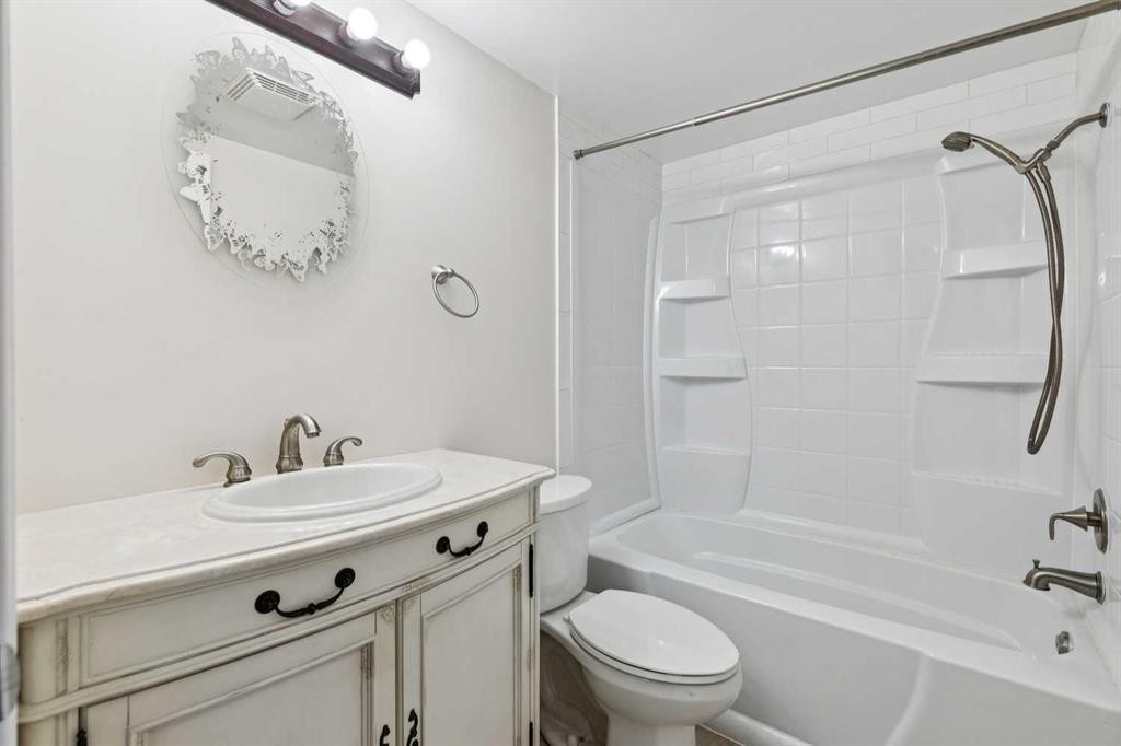 200 Silverado Drive Sw, Calgary, AB - Indoor Photo Showing Bathroom