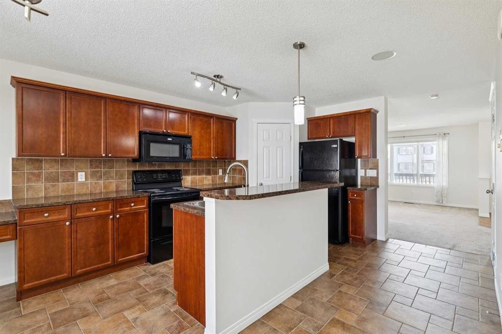 200 Silverado Drive Sw, Calgary, AB - Indoor Photo Showing Kitchen