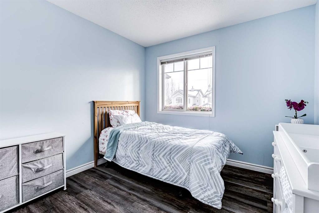 94 New Brighton Circle Se, Calgary, AB - Indoor Photo Showing Bedroom