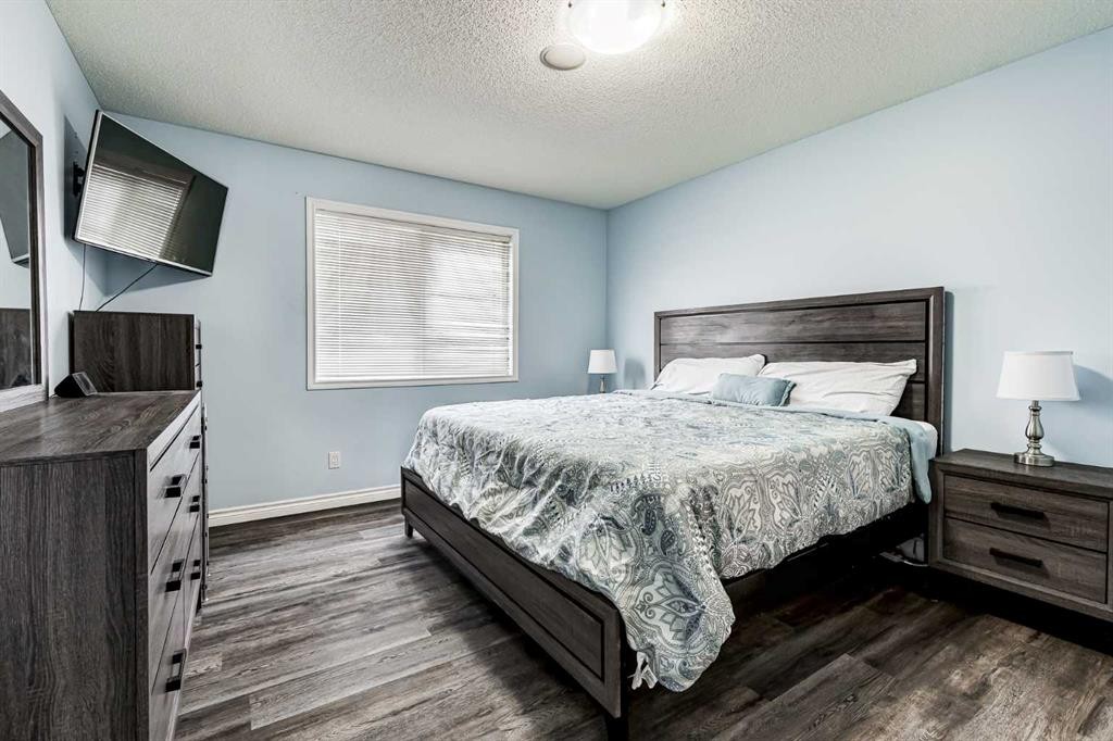 94 New Brighton Circle Se, Calgary, AB - Indoor Photo Showing Bedroom