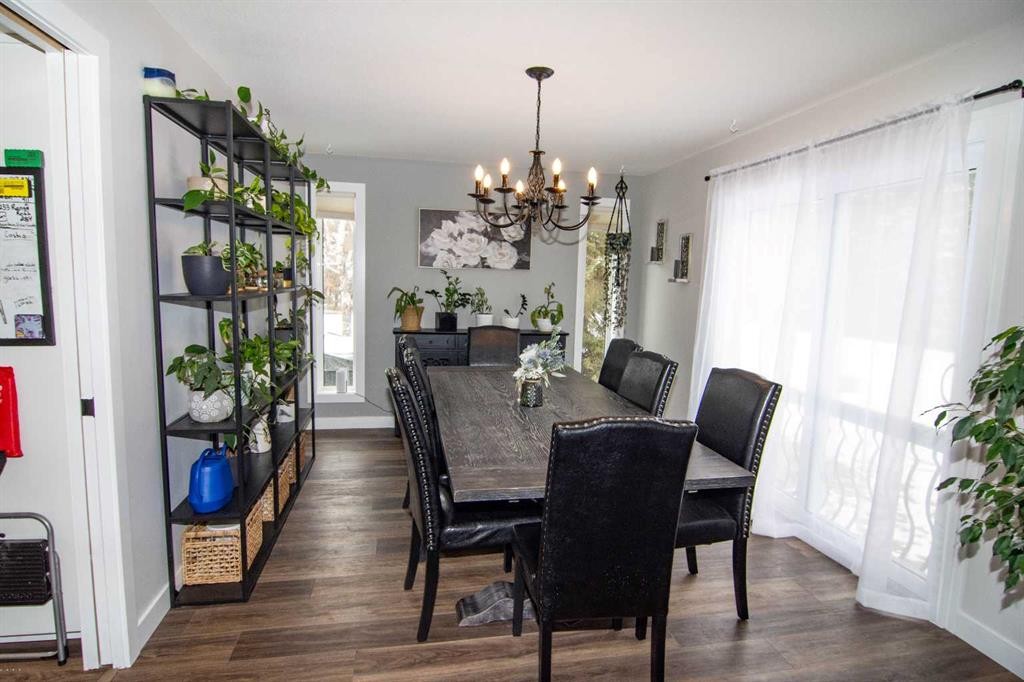 33233 Range Road 284, Rural Mountain View County, AB - Indoor Photo Showing Dining Room
