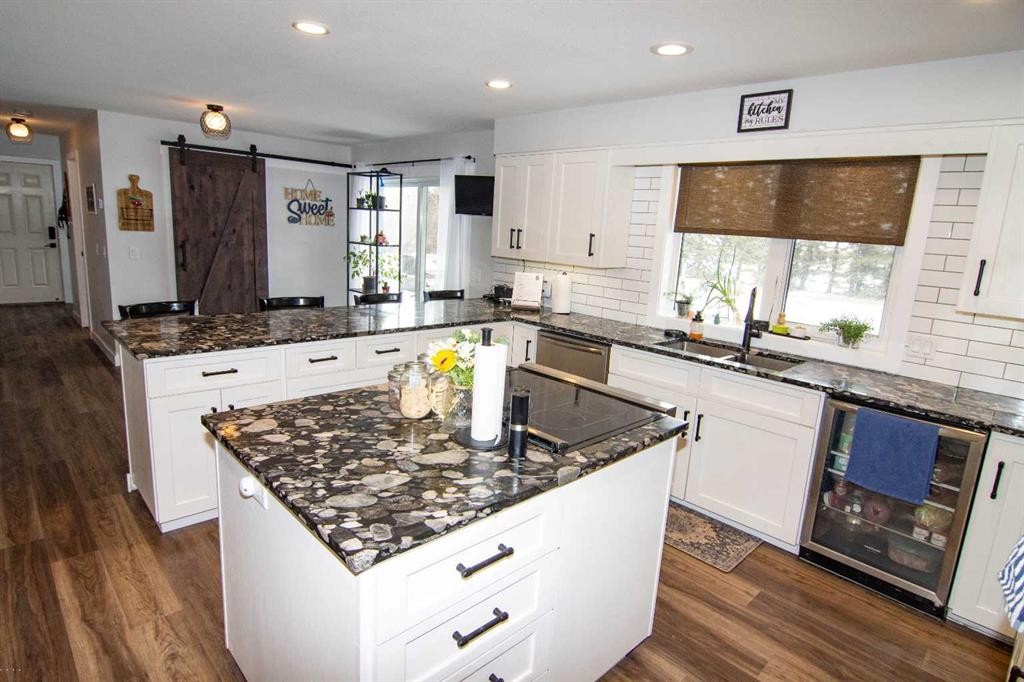 33233 Range Road 284, Rural Mountain View County, AB - Indoor Photo Showing Kitchen With Upgraded Kitchen