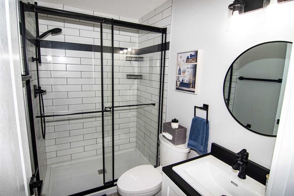 33233 Range Road 284, Rural Mountain View County, AB - Indoor Photo Showing Bathroom