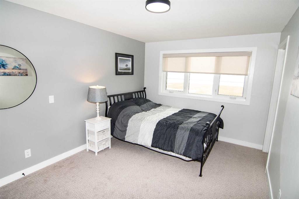 33233 Range Road 284, Rural Mountain View County, AB - Indoor Photo Showing Bedroom