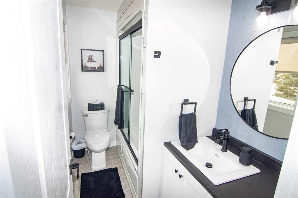 33233 Range Road 284, Rural Mountain View County, AB - Indoor Photo Showing Bathroom