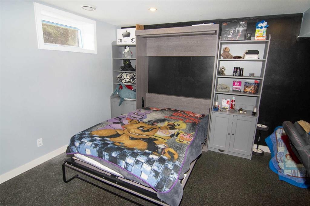 33233 Range Road 284, Rural Mountain View County, AB - Indoor Photo Showing Bedroom