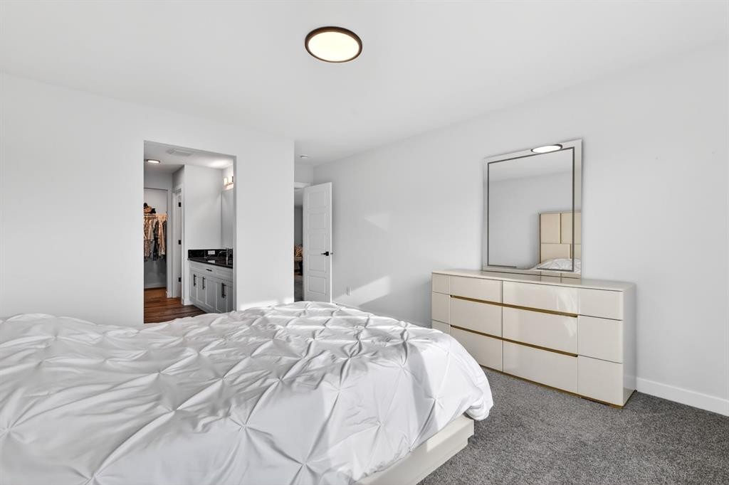 208 Dawson Circle, Chestermere, AB - Indoor Photo Showing Bedroom