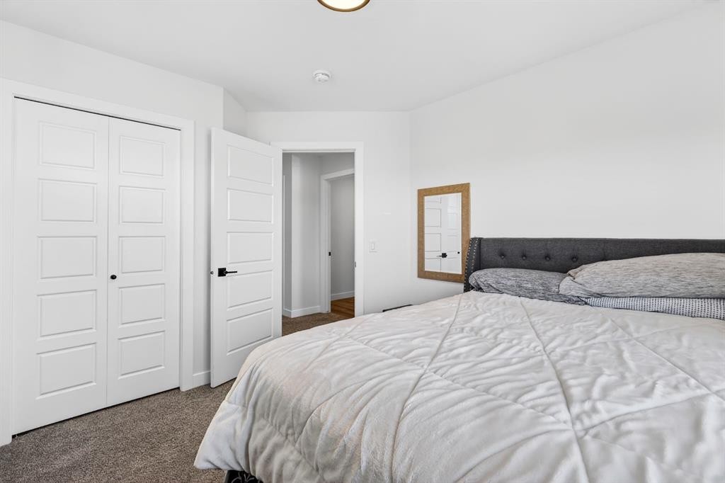 208 Dawson Circle, Chestermere, AB - Indoor Photo Showing Bedroom