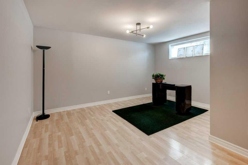 703 52 Avenue Sw, Calgary, AB - Indoor Photo Showing Other Room
