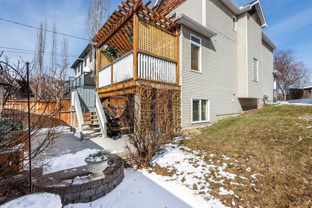 703 52 Avenue Sw, Calgary, AB - Outdoor