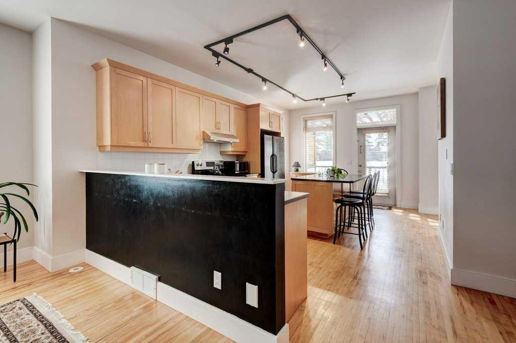 703 52 Avenue Sw, Calgary, AB - Indoor Photo Showing Kitchen